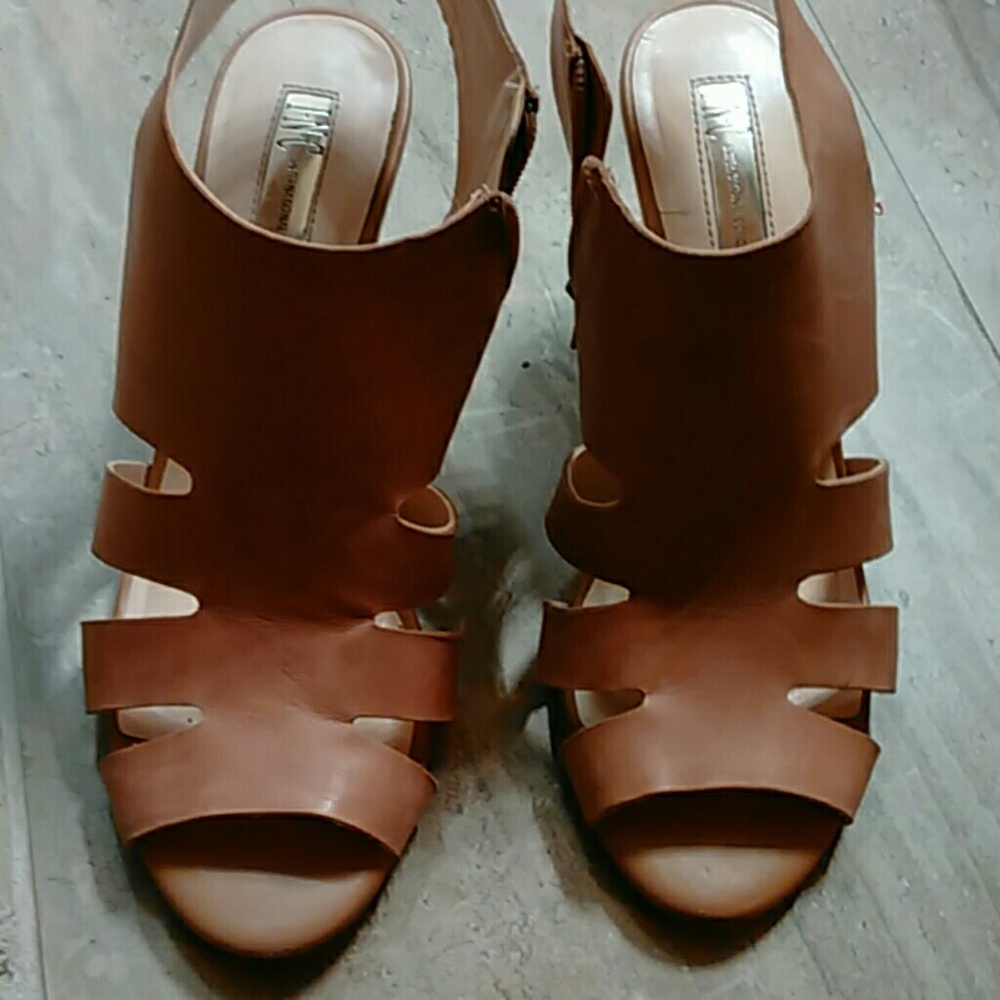 Leather kitten heels